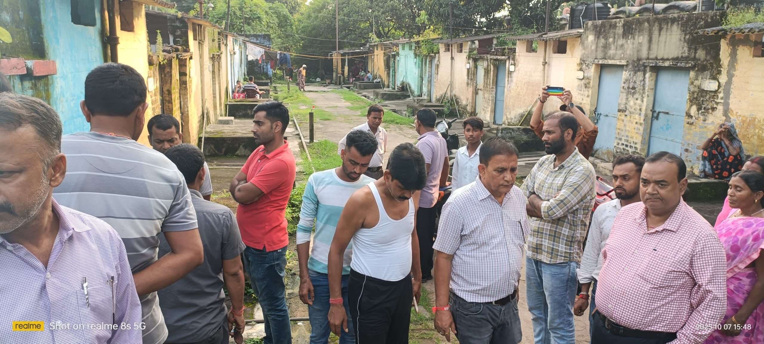 Dhanbad News : गोमो में साड़ी को फंदा बना फांसी से झूल गया रेलकर्मी