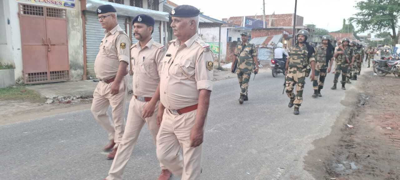 विधानसभा चुनाव को लेकर पुलिस प्रशासन ने किया फ्लैग मार्च