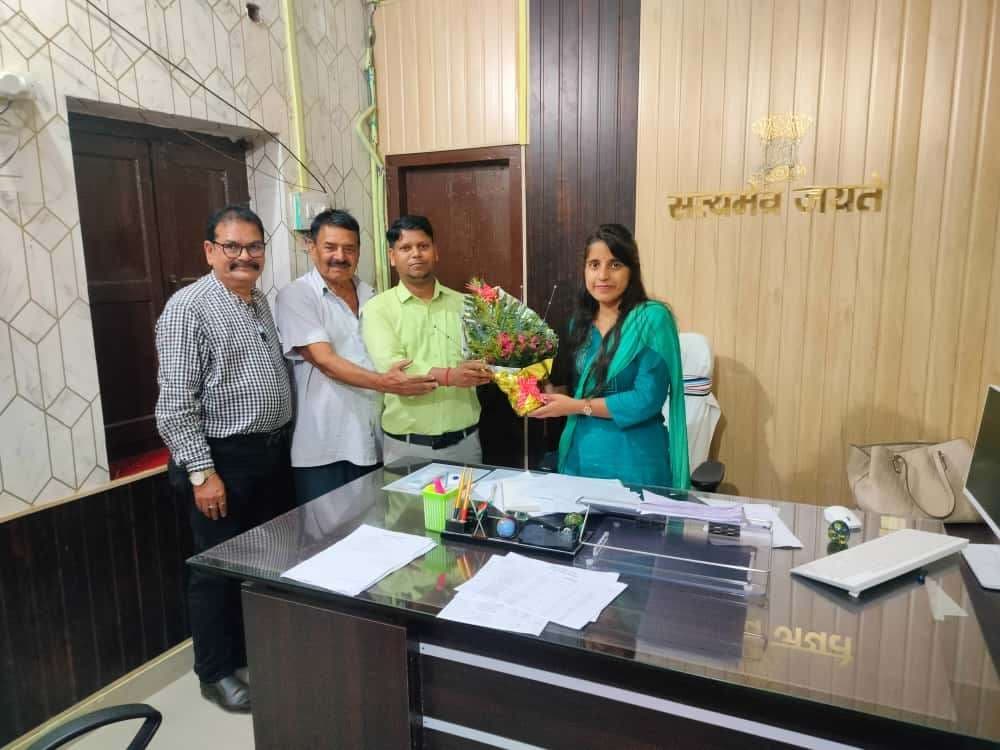 प्रिया भारती ने नवहट्टा बीडीओ के रूप में ग्रहण किया पदभार