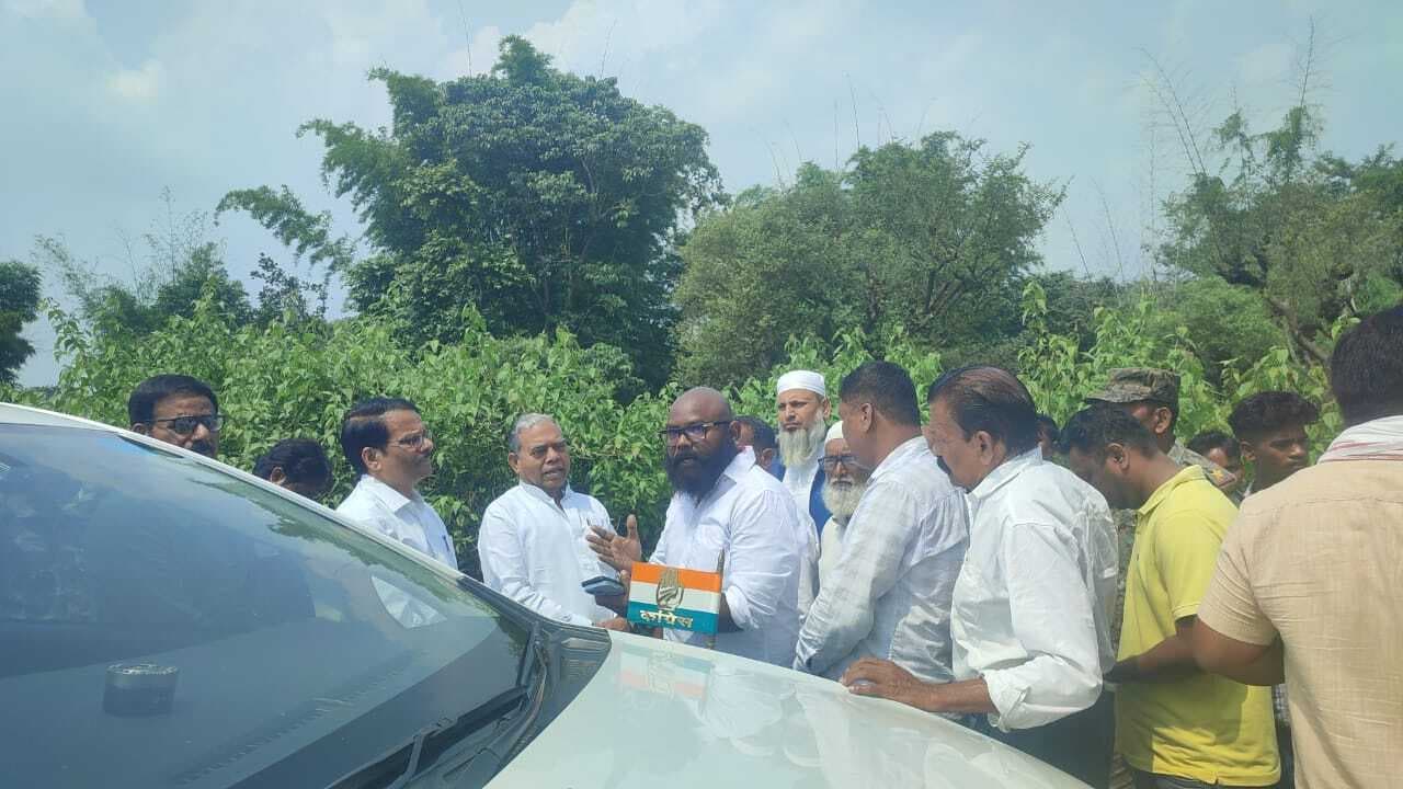 वोट चोर गद्दी छोड़ कार्यक्रम हस्ताक्षर अभियान