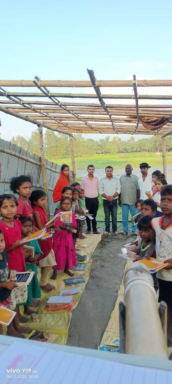 बाढ़ प्रभावित विभिन्न गांवों में पाठशाला पुस्तकालय की हुई शुरुआत