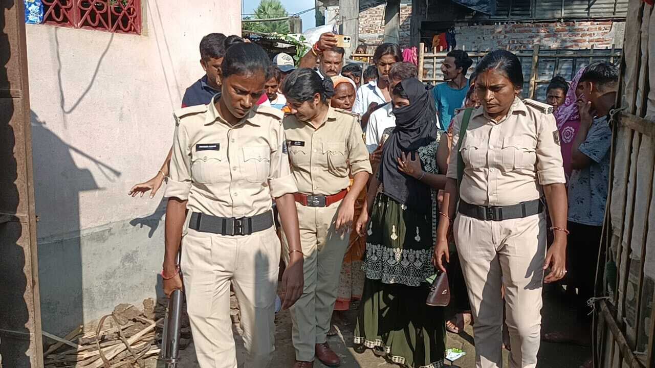 रेड लाइट एरिया से भागी लड़की को किया पुलिस के हवाले
