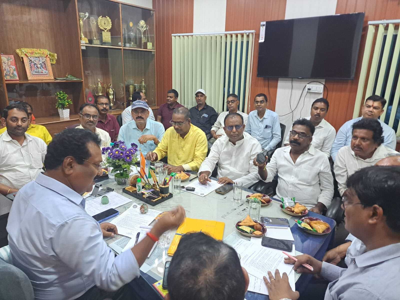 Bokaro News : 16 सूत्री मांगों को लेकर राकोमयू के साथ एएडीओसीएम प्रबंधन की वार्ता