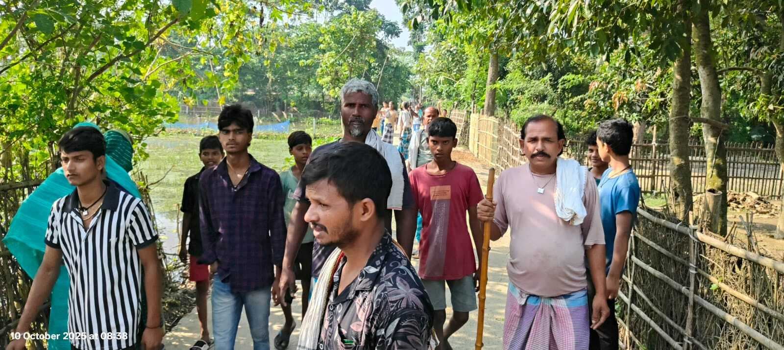 भंवरा पुल जाम रहने से तीन दर्जन से अधिक घरों में घुसा पानी