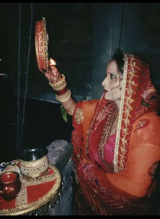 पति की दीर्घायु व समृद्धि को किया करवाचौथ