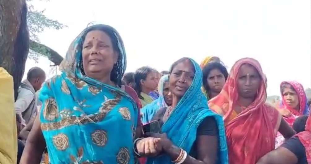 गंगा नदी में स्नान करने में बच्ची डूबकर लापता