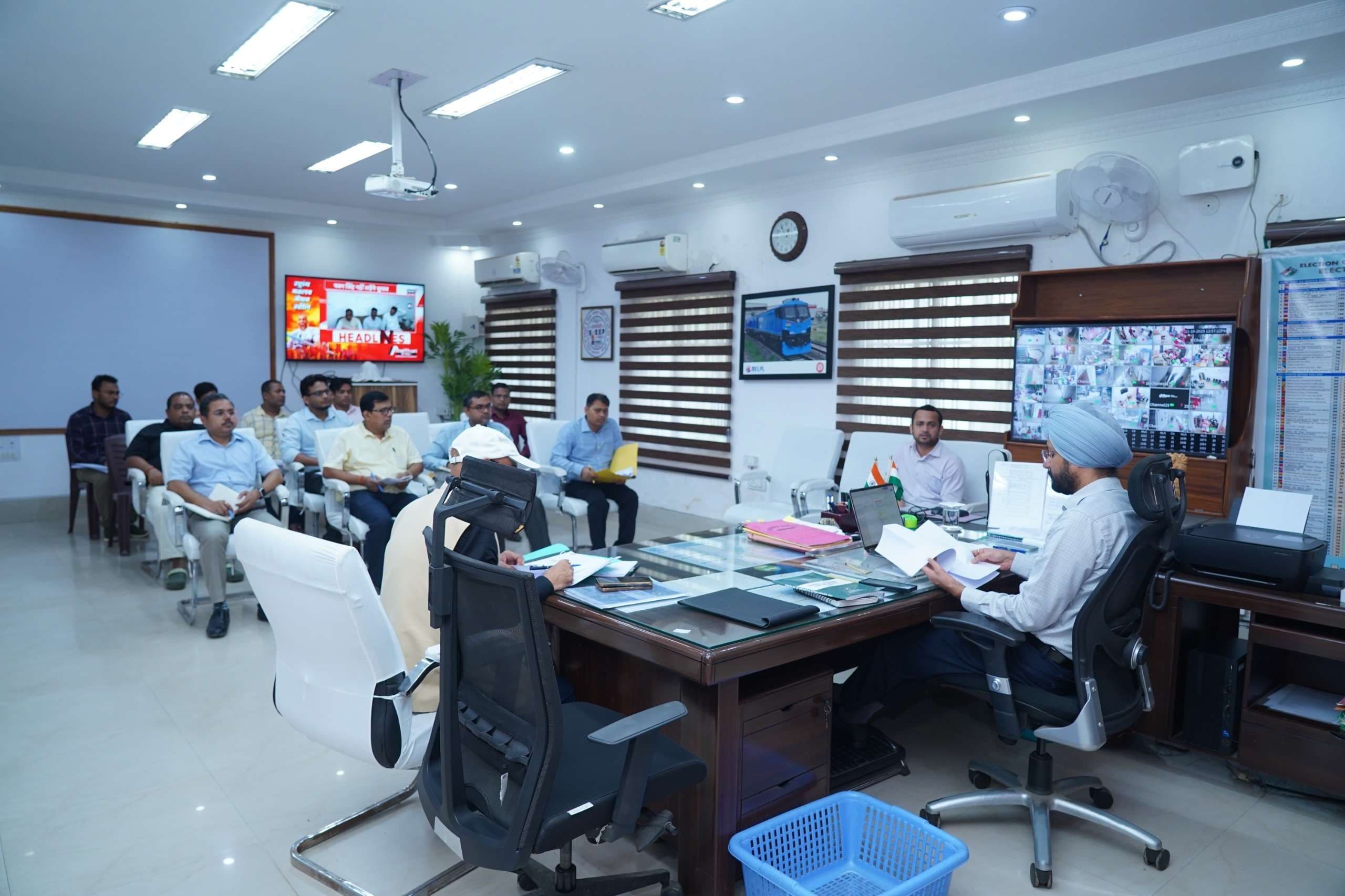 आकस्मिक स्थिति से निबटने के लिए रखें पर्याप्त वाहन- डीएम