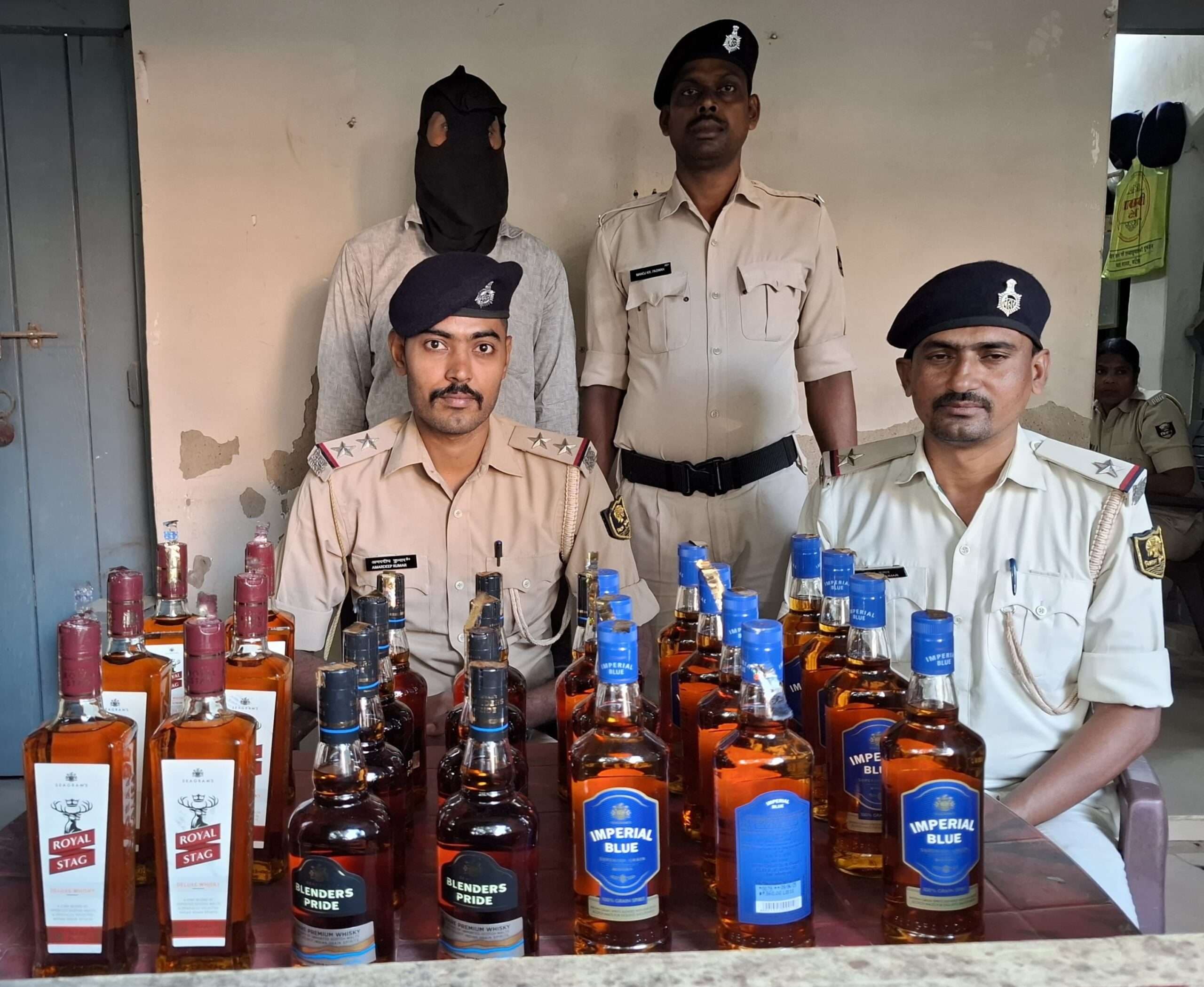 19.5 लीटर विदेशी शराब क साथ मधेपुरा का तस्कर गिरफ्तार