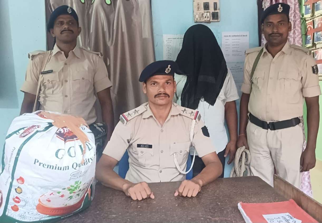 पुलिस छापsमारी में पांच किलो गांजा के साथ तस्कर गिरफ्तार