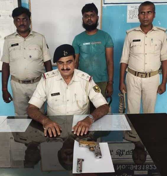 अवैध हथियार व दो मैगजीन के साथ एक गिरफ्तार