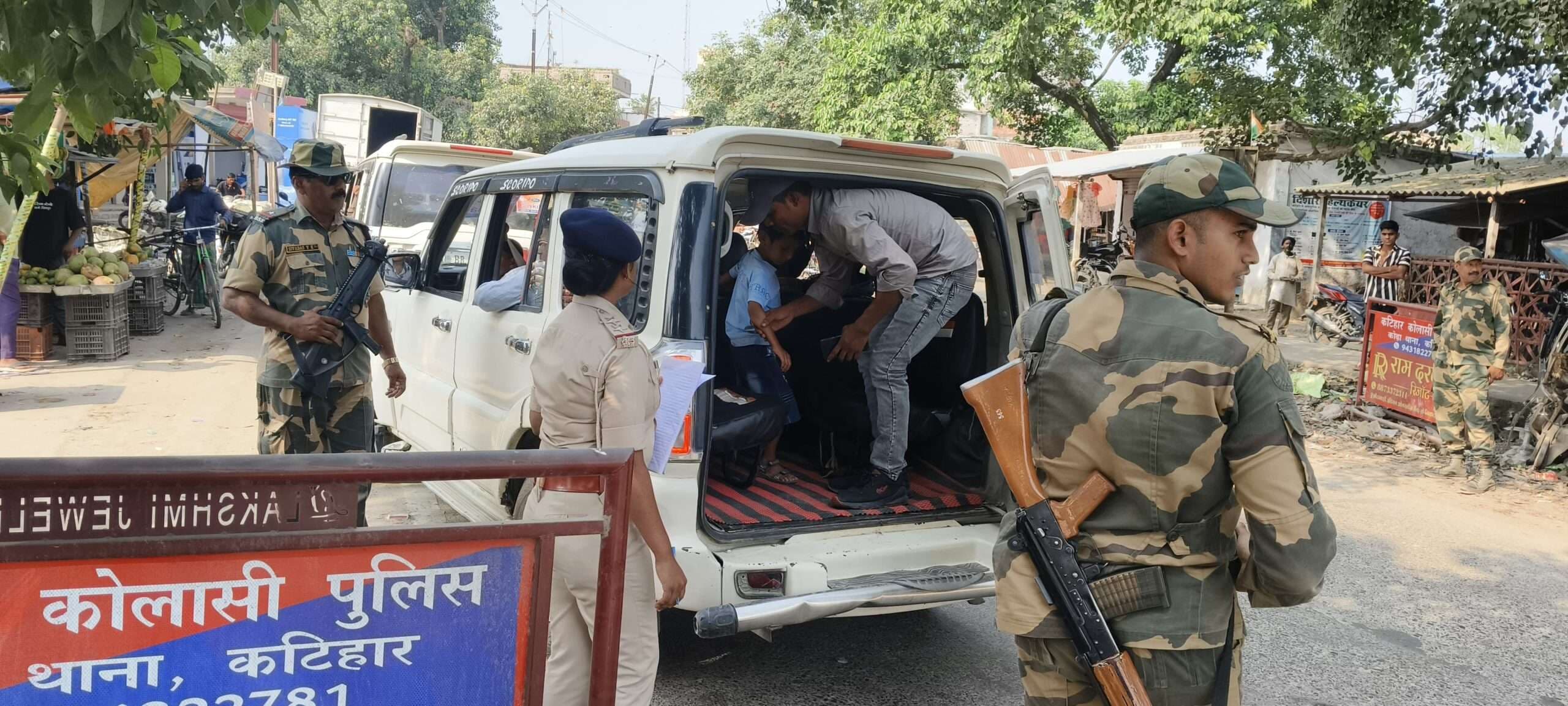 कोलासी पुलिस व बीएसएफ ने चलाया चेकिंग अभियान