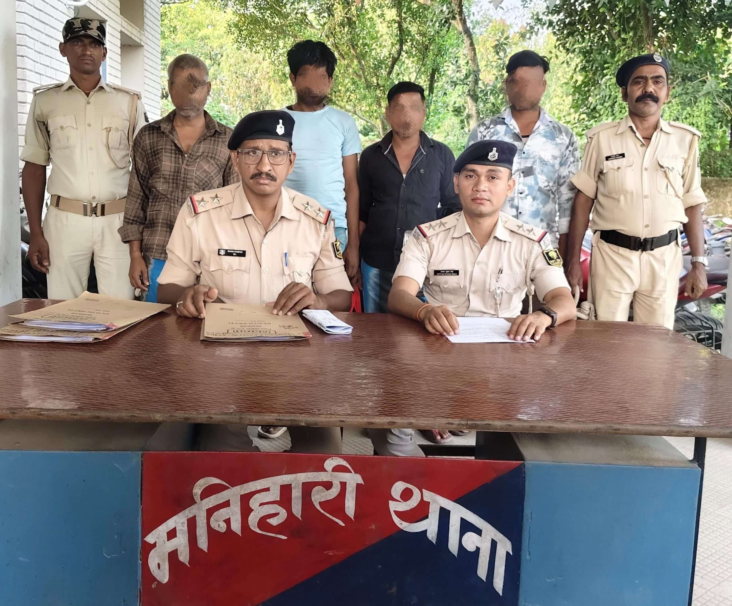 देसी शराब के साथ तस्कर गिरफ्तार