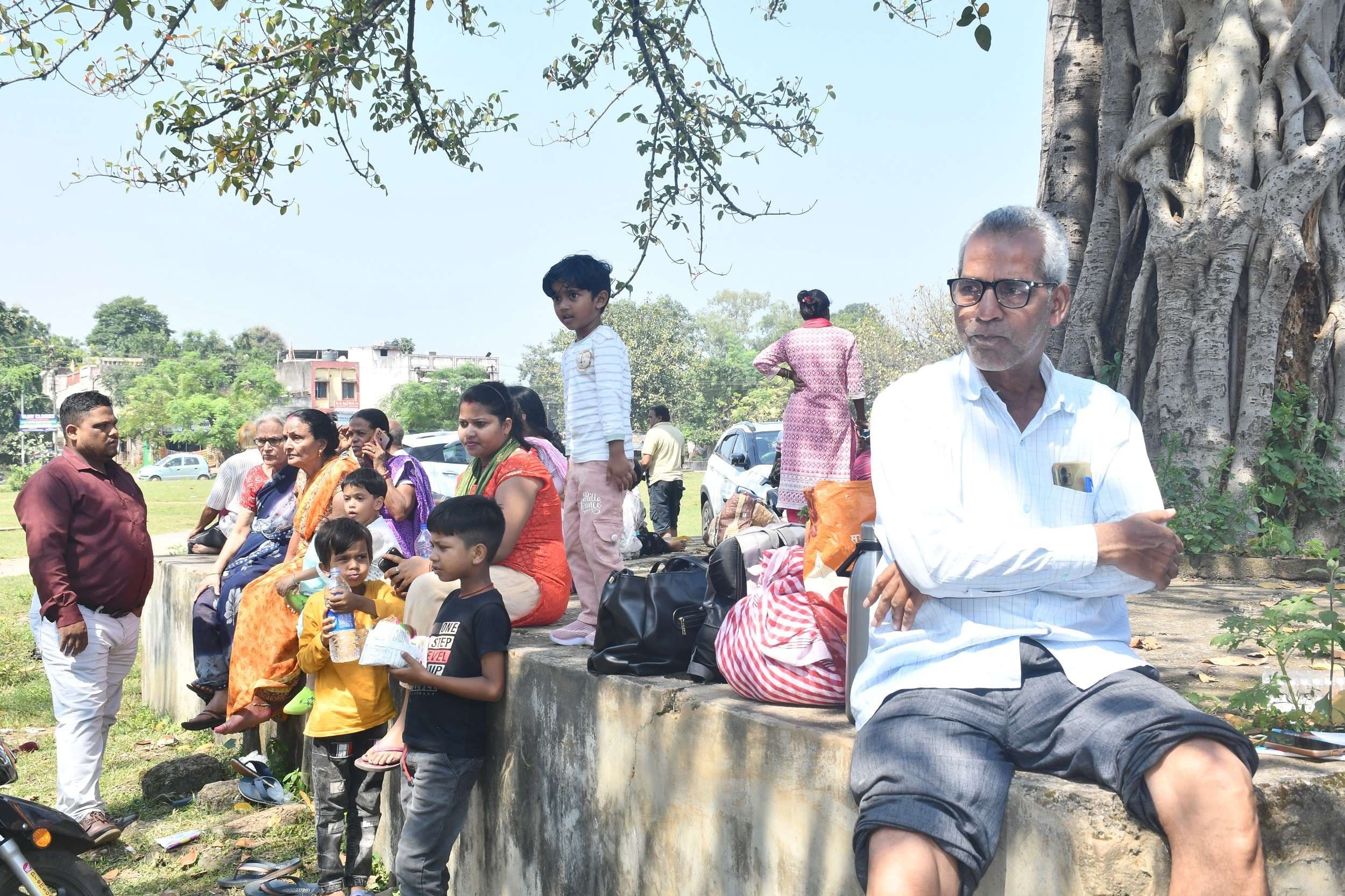 Bokaro news : टेंट में शरण लिये आवासधारी, घर के लिए प्रशासन व प्रबंधन से लगायी गुहार