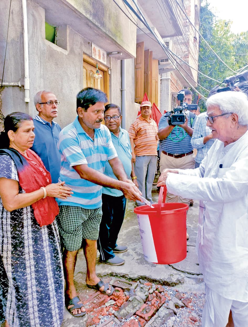 आपदा पीड़ितों के लिए राहत सामग्री संग्रह अभियान