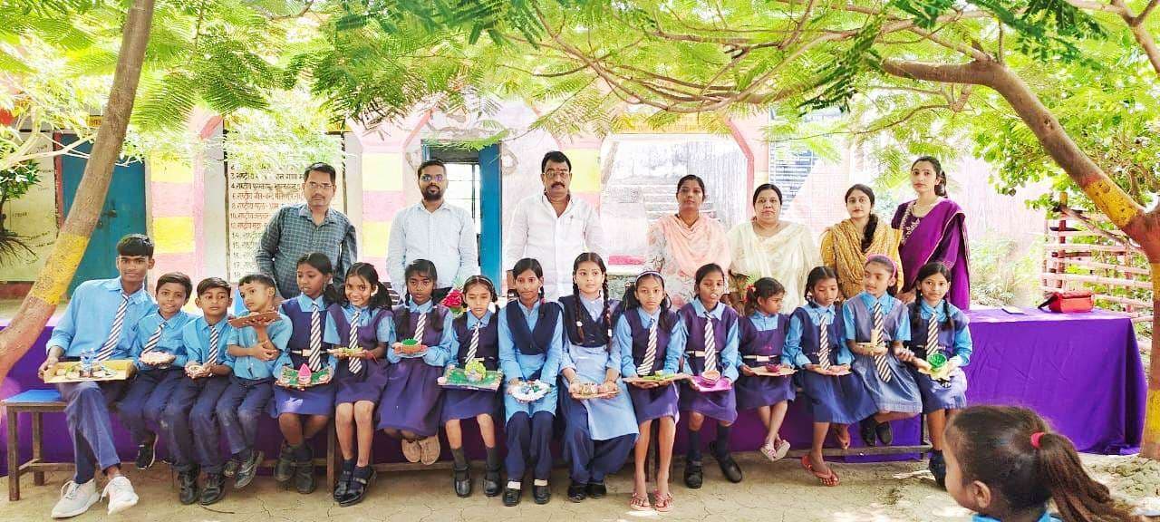 दीप व रंगोली प्रतियोगिता में बच्चों ने दिखायी प्रतिभा