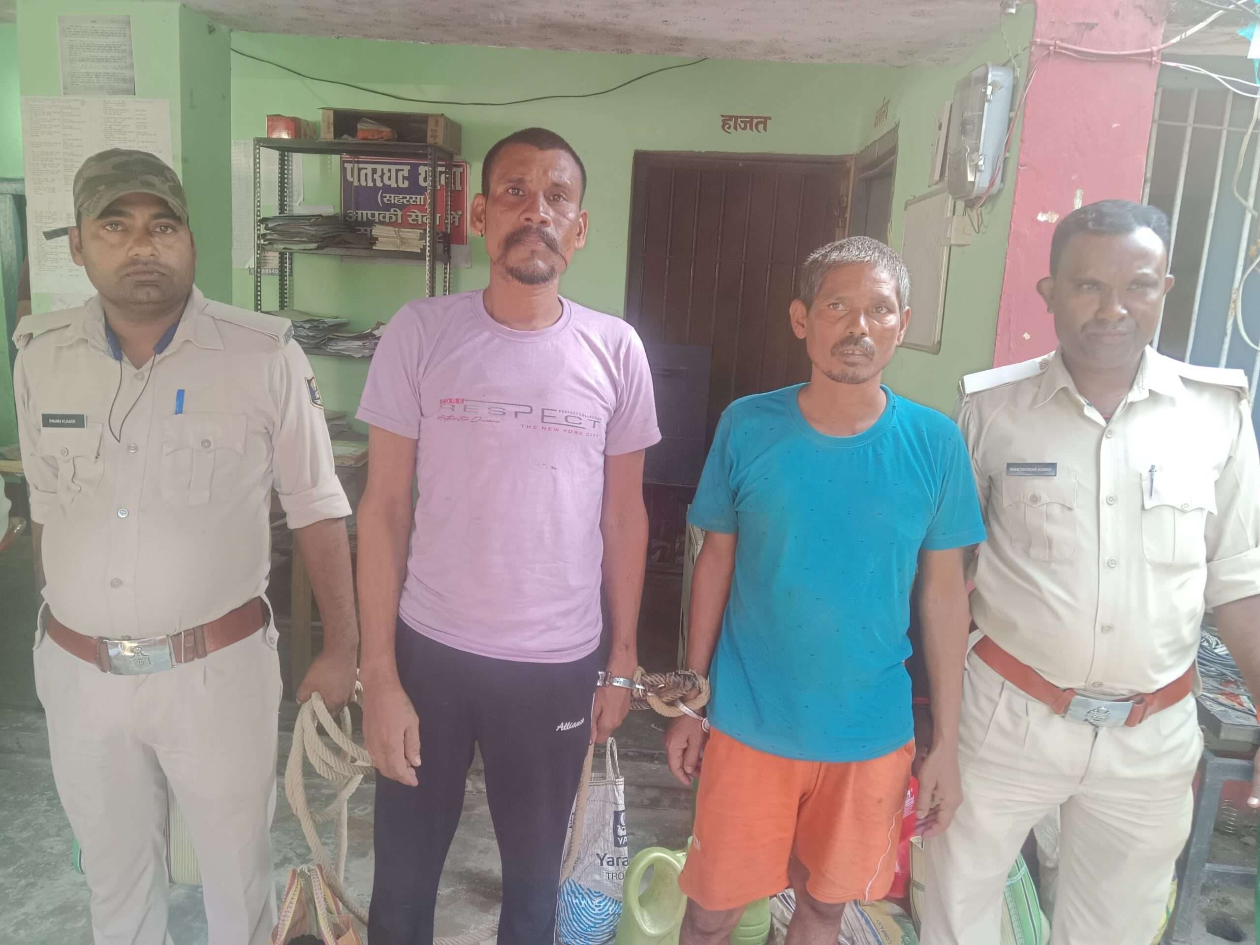 25 लीटर देसी चुलाई शराब के साथ दो तस्कर गिरफ्तार