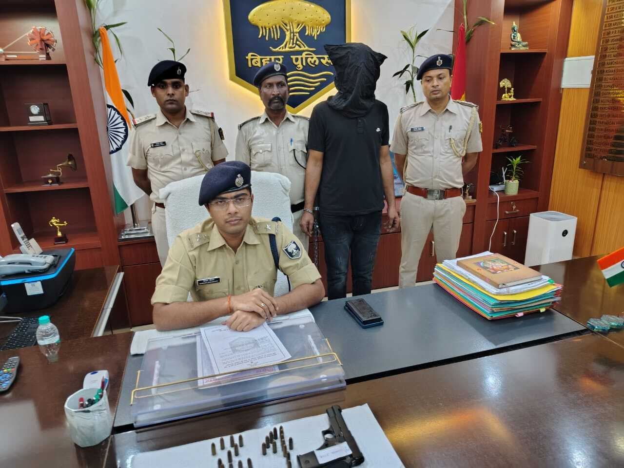 पिस्टल व 24 कारतूस के साथ अपराधी गिरफ्तार