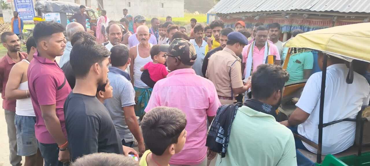 बाइक व ऑटो की सीधी टक्कर में बाइक सवार जख्मी