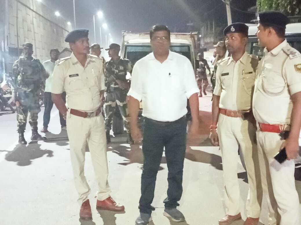 शांतिपूर्ण चुनाव को लेकर निकाली गयी फ्लैग मार्च