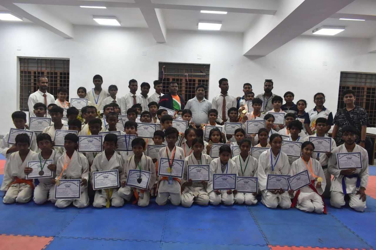 जिला में पहली बार आयोजित जिला स्तरीय कराटे चैंपियनशिप में 65 छात्र-छात्राओं ने दिखाया दम