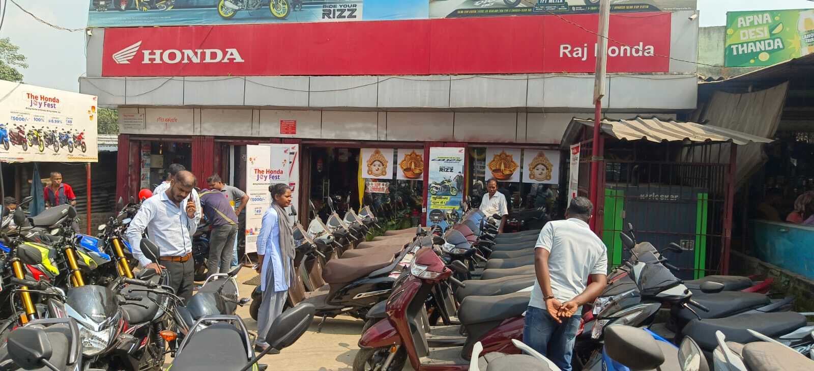 खूंटी में सजने लगा धनतेरस का बाजार, कार, बाइक, स्कूटी की हो रही बुकिंग