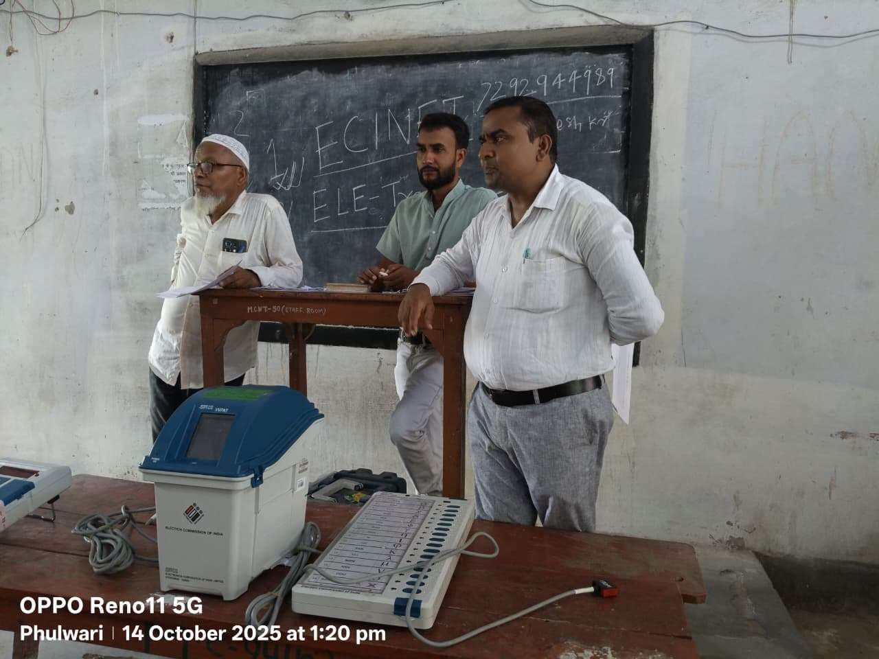 अधिकारियों व कर्मियों को ईवीएम-वीवीपैट की मिली ट्रेनिंग,निर्वाचन प्रक्रिया के बारे दी जानकारी