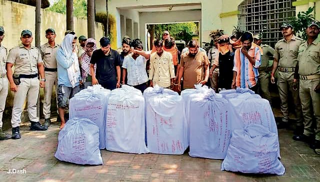 Sambalpur News : एस्कफ कफ सिरप की 5100 बोतलों के साथ पांच आरोपी गिरफ्तार