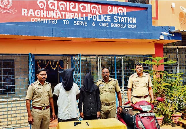 Rourkela News : छात्रा को धमकाने वाले दो युवक गिरफ्तार, भेजा गया जेल
