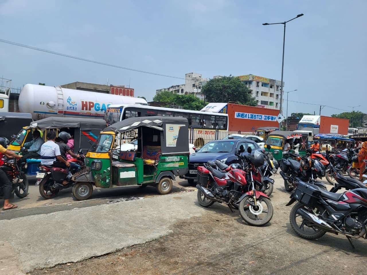 Dhanbad News: गोविंदपुर में जीटी पर फिर लगने लगा जाम, लोग परेशान