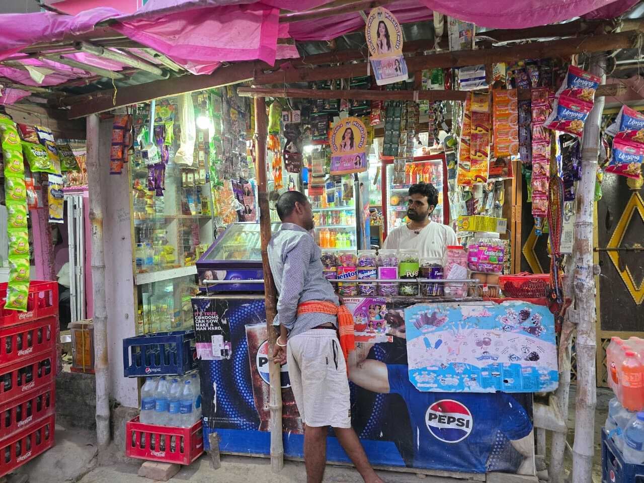 तीन दुकानों में चोरी, एक विधि निरुद्ध बालक को पकड़ा