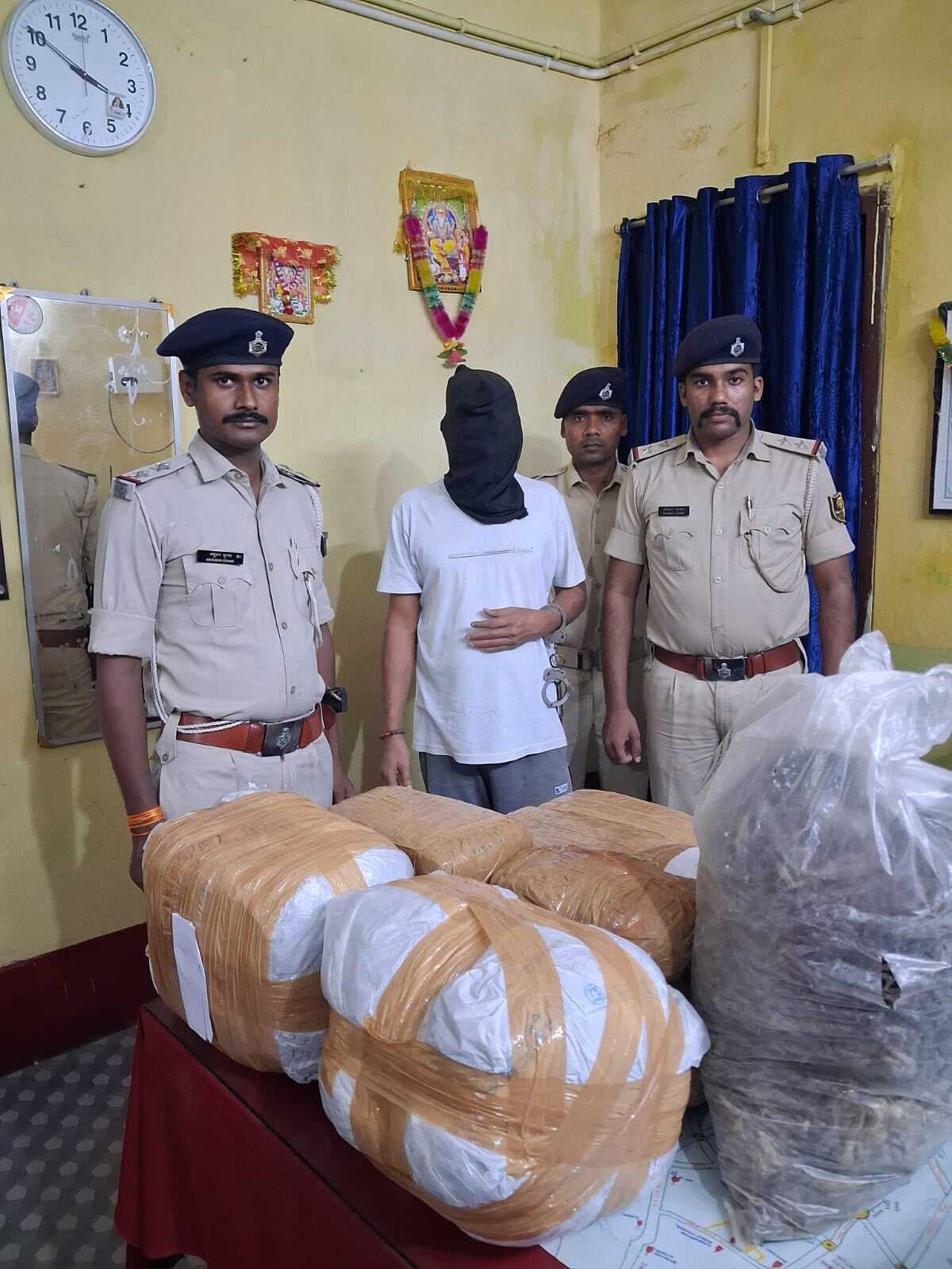 38.182 किलो गांजा के साथ तस्कर गिरफ्तार