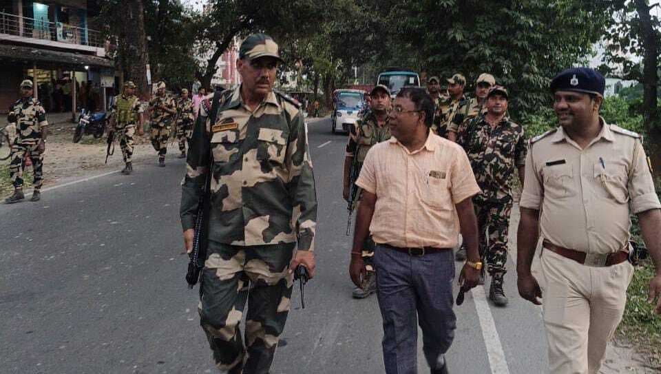 कोचाधामन पुलिस ने निकाला फ्लैग मार्च