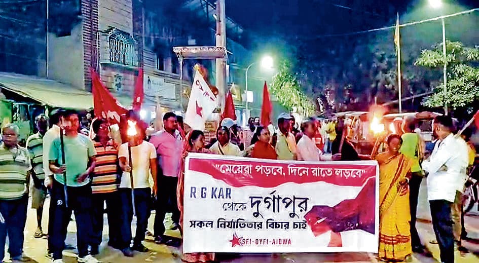 वल्लभपुर में वामपंथियों ने निकाली मशाल रैली