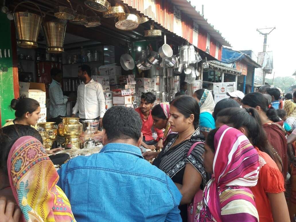 धनतेरस पर ज्वेलरी, बर्तन की जमकर हुई खरीदारी