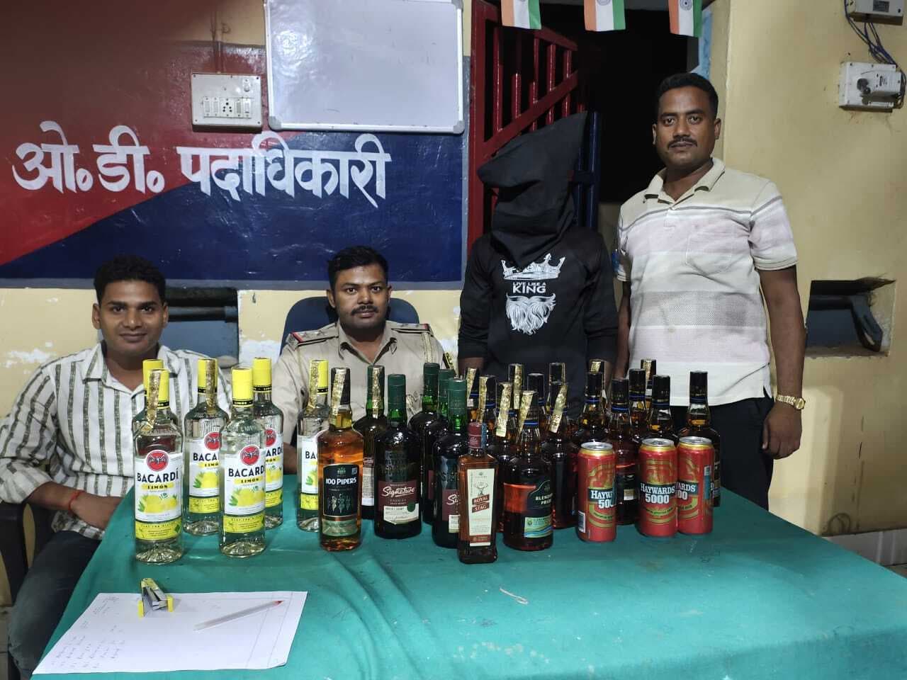 रात्रि गश्ती में 22.125 लीटर शराब संग युवक गिरफ्तार