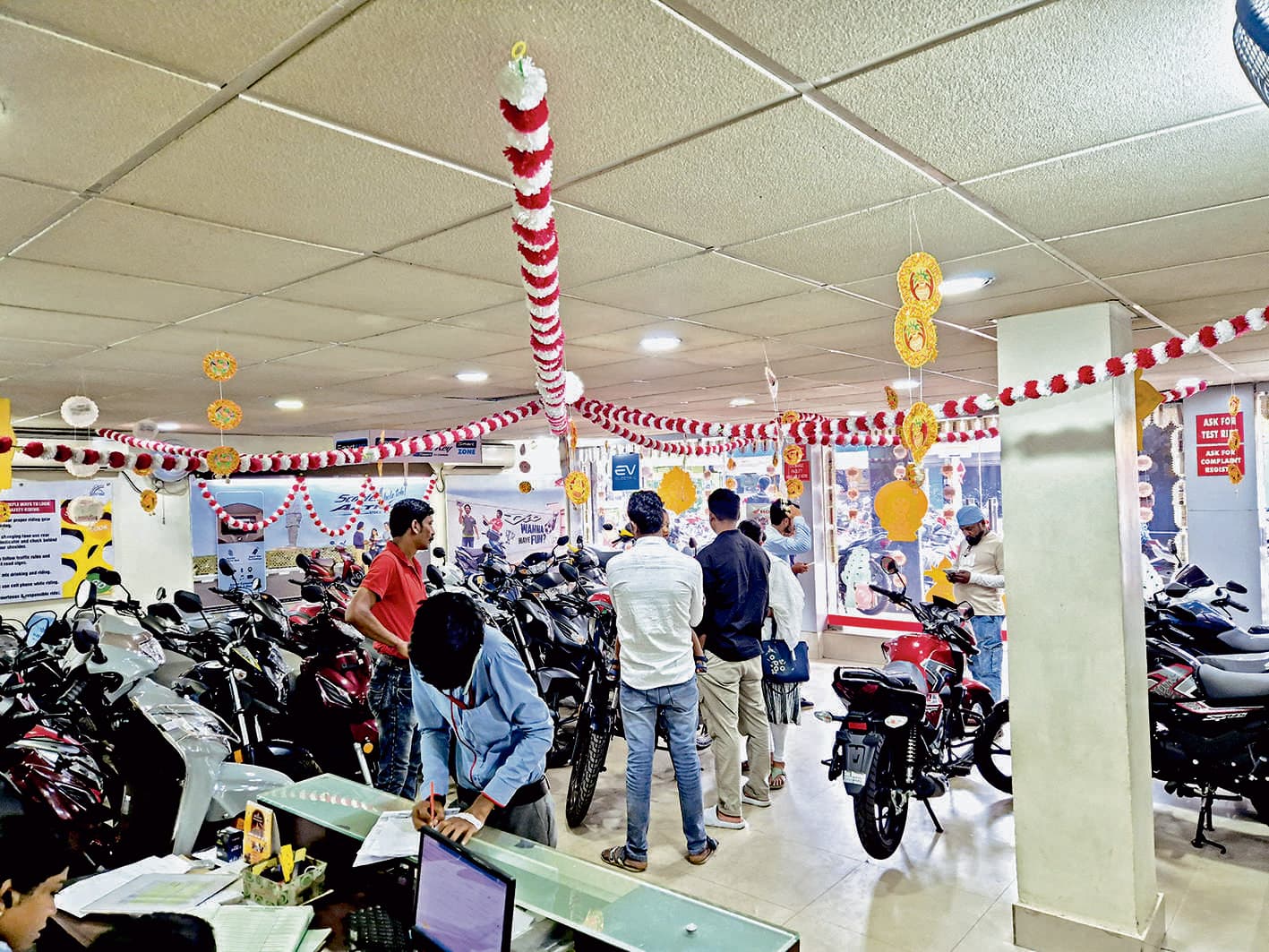 धनतेरस पर शिल्पांचल में बाजार रहे गुलजार, जम कर हुई खरीदारी