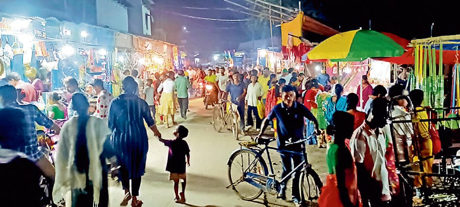धनतेरस पर पुरुलिया के बाजारों में रही चहल-पहल