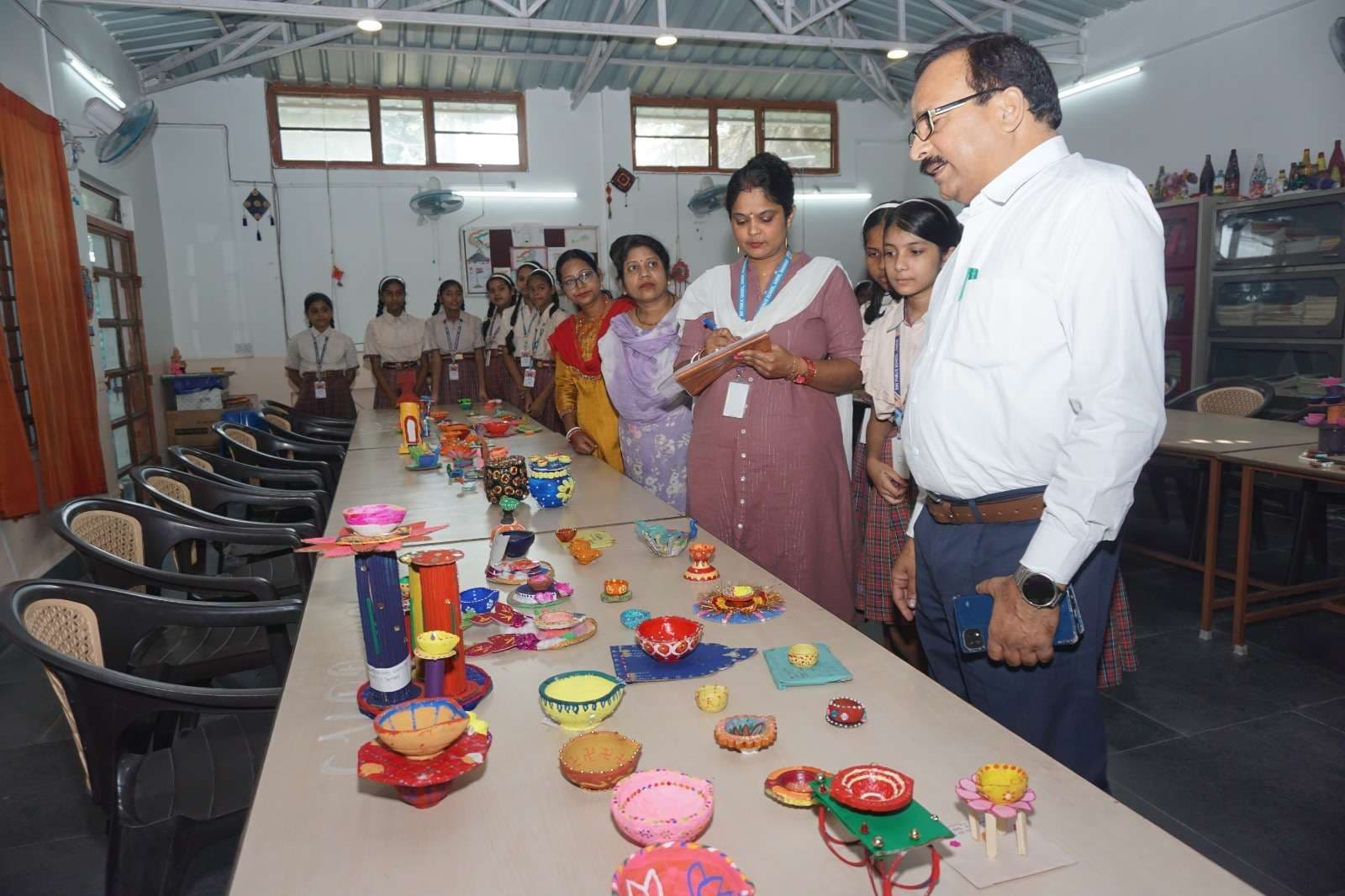 Dhanbad News : डीएवी पब्लिक स्कूल सिंदरी में सृजनात्मक प्रतियोगिता