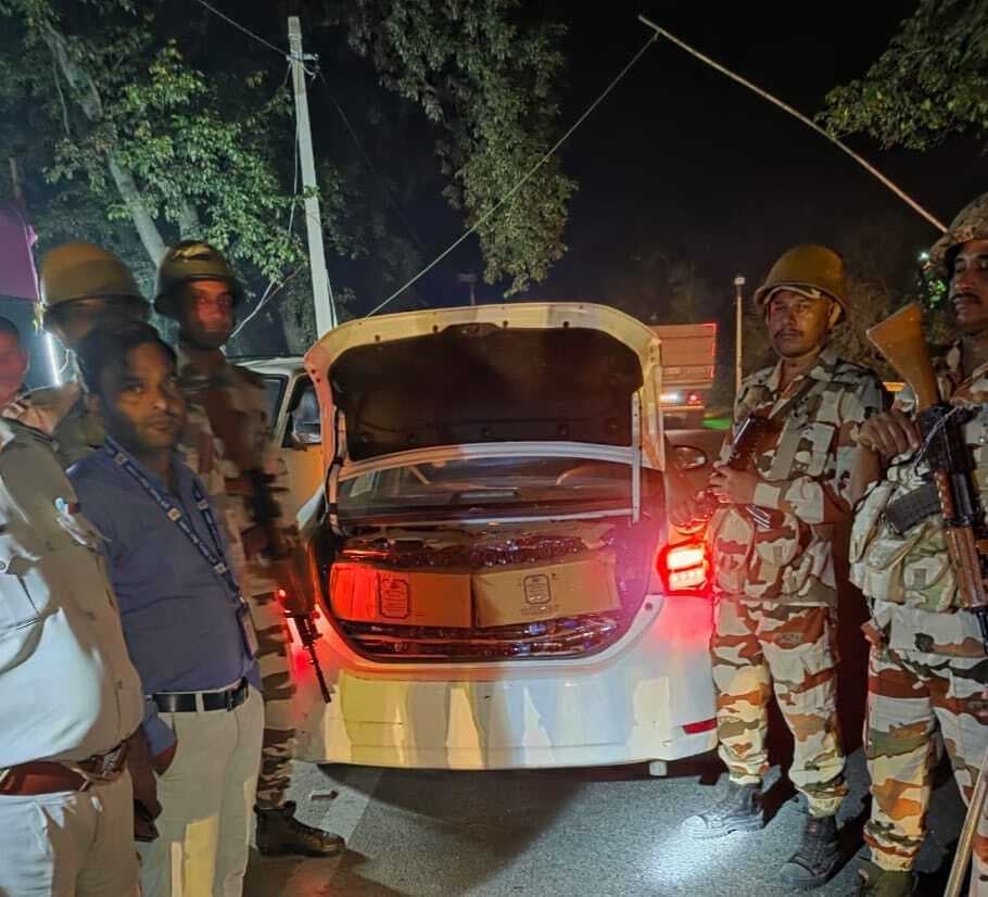 बैकुंठपुर में हरदिया चेकपोस्ट पर 291 लीटर विदेशी शराब बरामद, कार जब्त