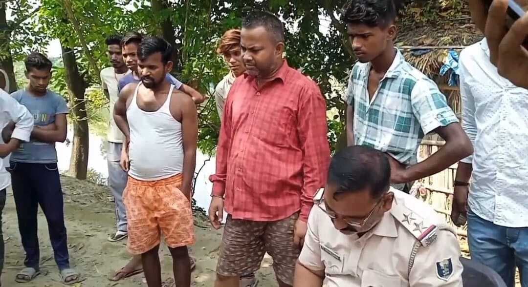 युवक का शव कटरिया स्थित बांध किनारे से बरामद