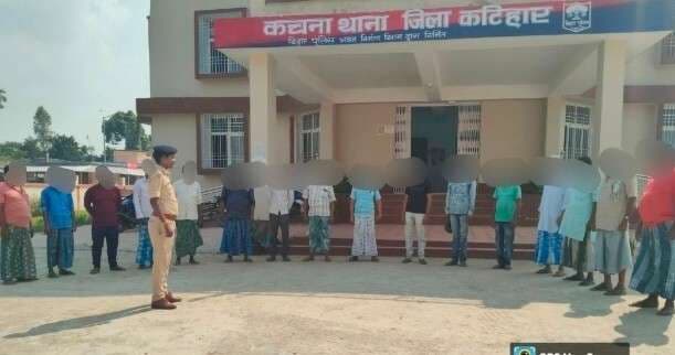 चुनाव के मद्देनजर जिले के थाना में आयोजित हुआ गुंडा परेड