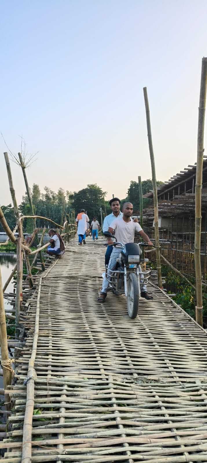 कोढ़ा-बरारी विस को जोड़ने वाला पुल का निर्माण वर्षों से अधूरा