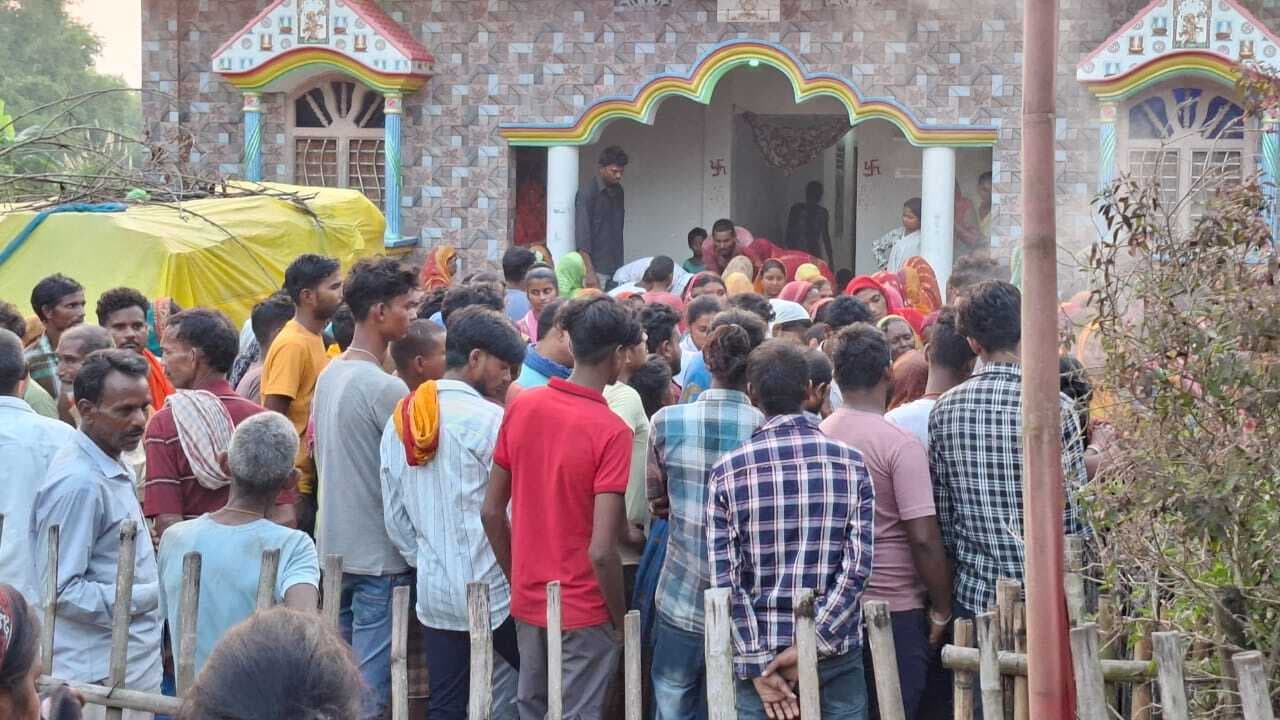 बाइक की आमने-सामने टक्कर में युवक की मौत, महिल सहित दो घायल