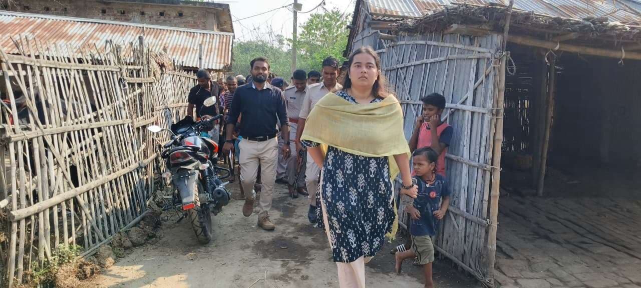 खाड़ा में वोट बहिष्कार के एलान के बाद सीओ ने स्थल पर जा लिया जायजा