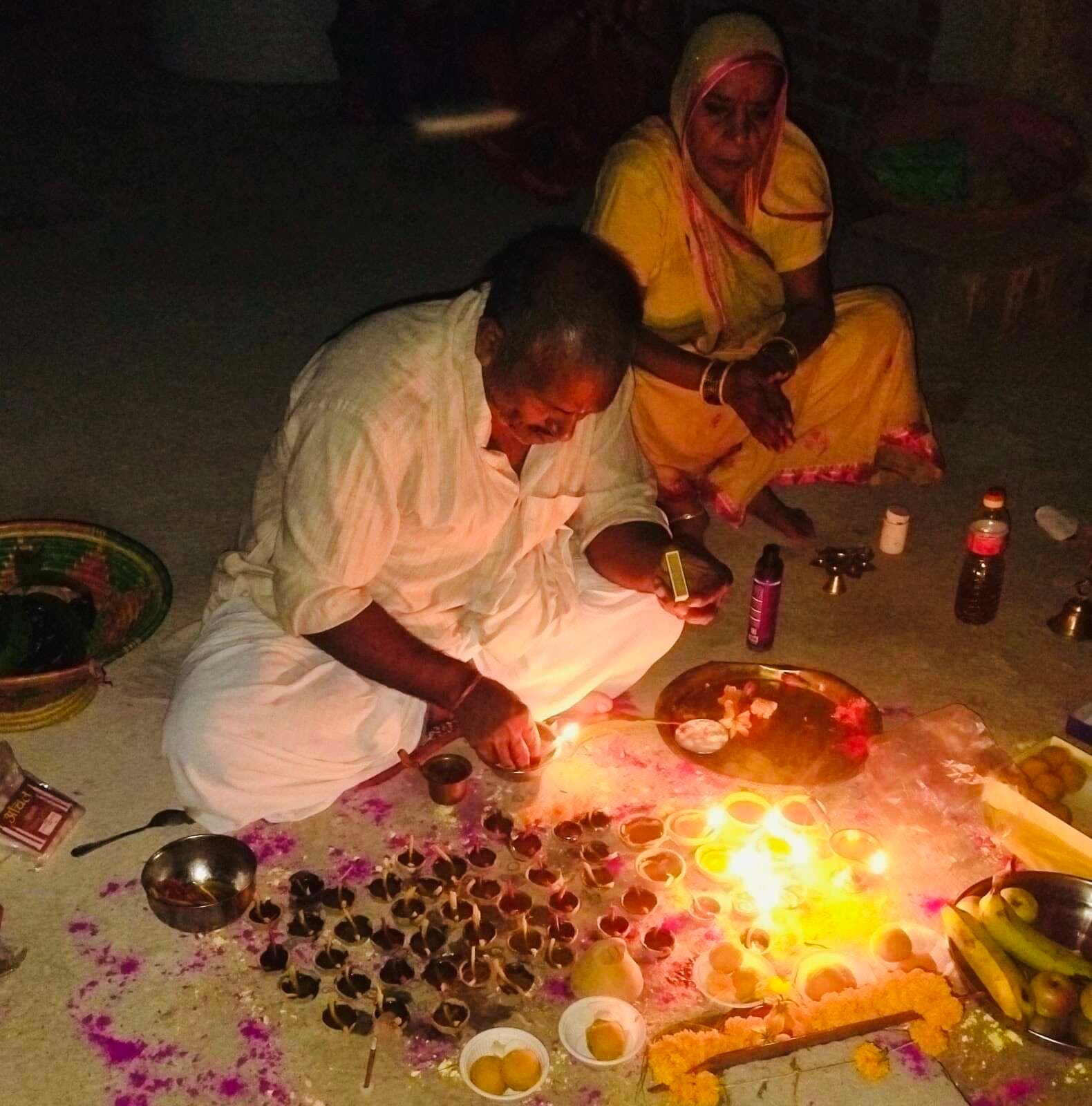 फुलवरिया में हर्षोल्लास के साथ मनाया गया दीपावली का पर्व