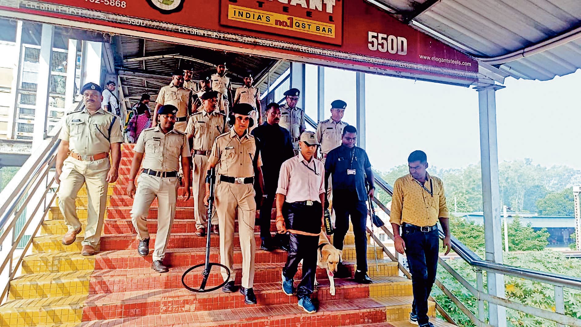 यात्री सुरक्षा के लिए आरपीएफ व जीआरपी का चला अभियान