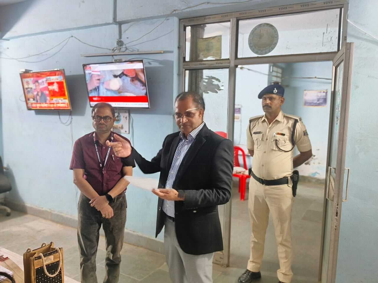 व्यय प्रेक्षक ने एमसीएमसी कोषांग का किया निरीक्षण, दिया दिशा-निर्देश