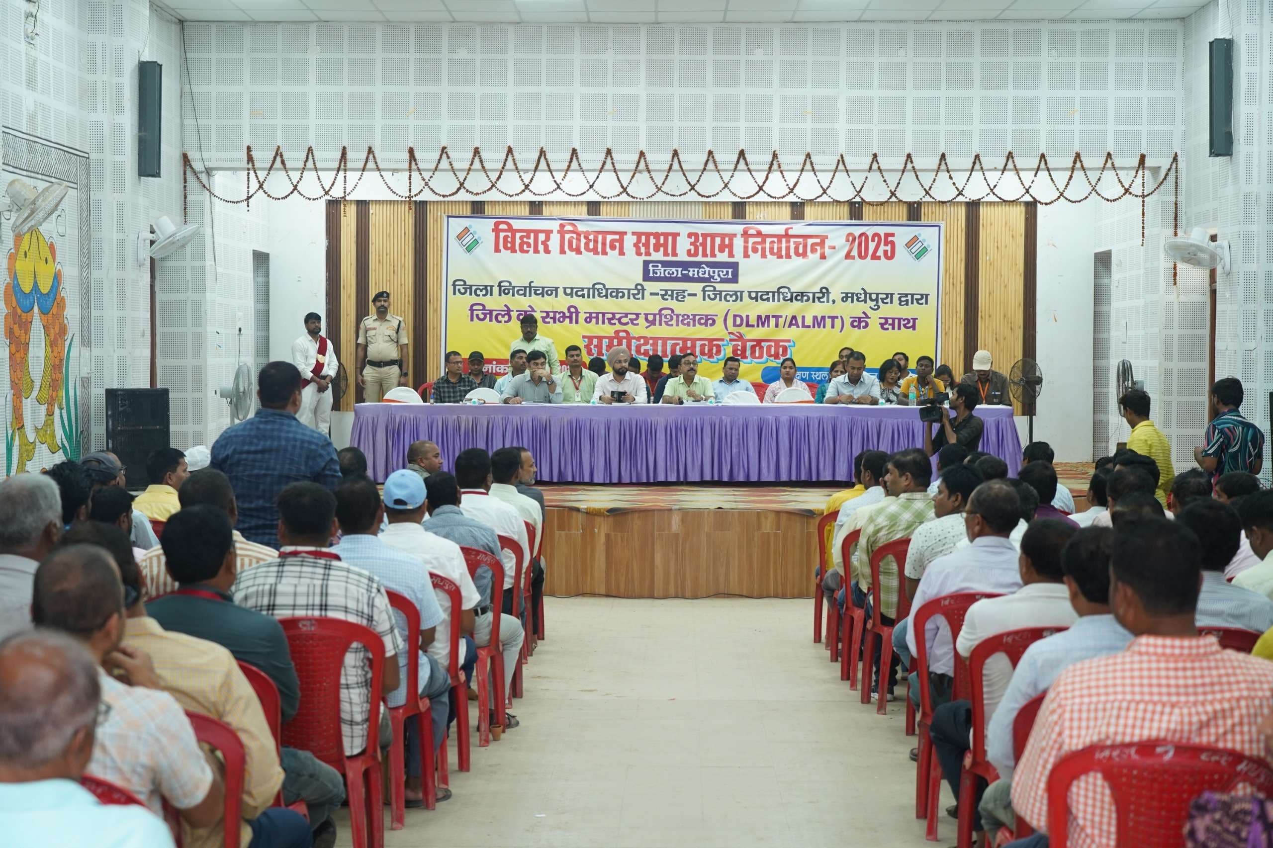 मास्टर प्रशिक्षकों को समय पर गुणवत्तापूर्ण दें प्रशिक्षण – डीएम