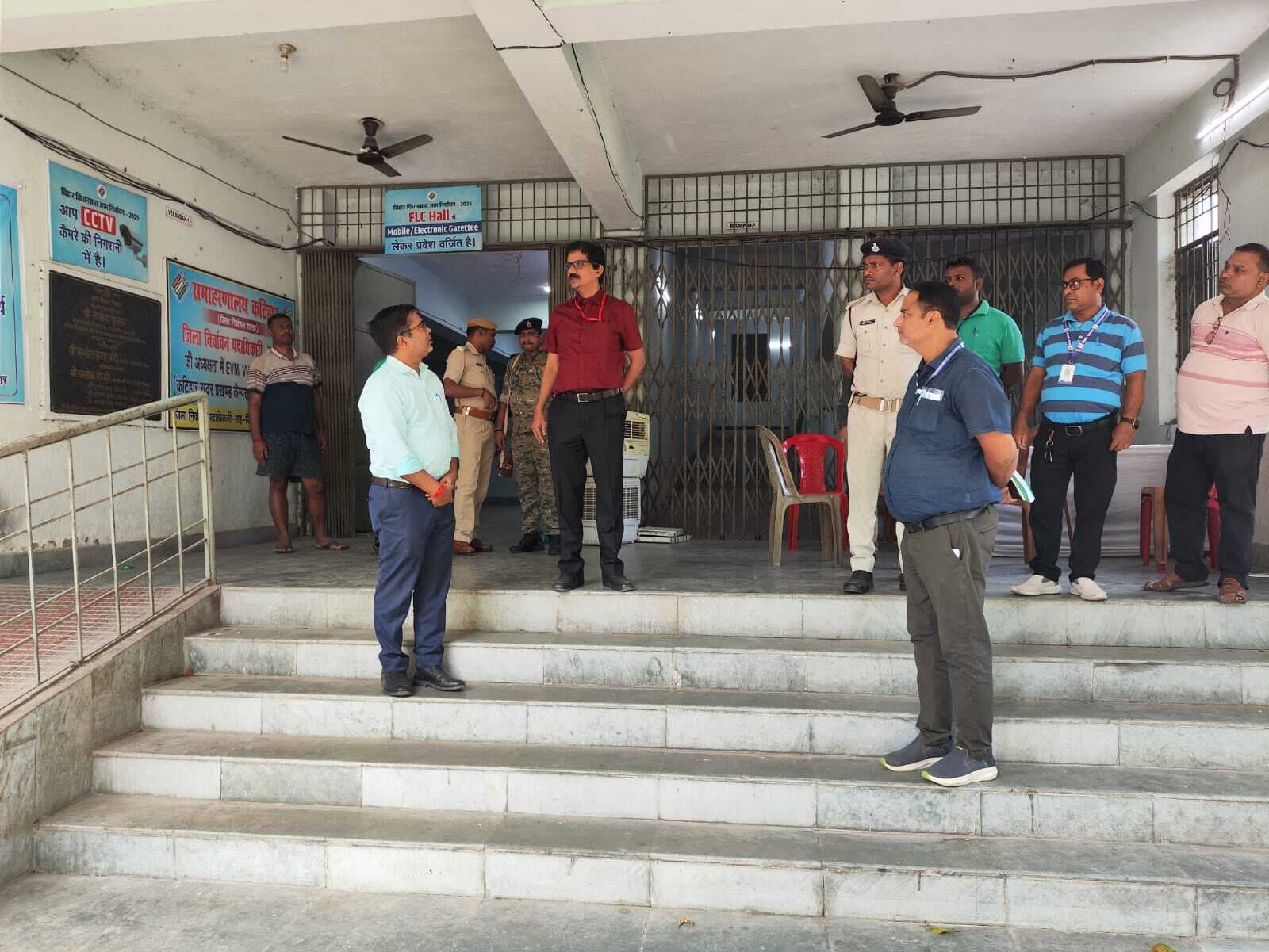 चुनाव प्रेक्षक ने मतगणना स्थल व डिस्पेच सेंटर का किया निरीक्षण