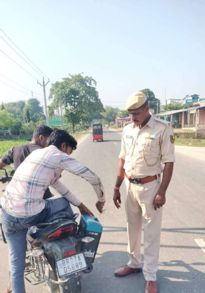 पुलिस ने चलाया वाहन जांच अभियान